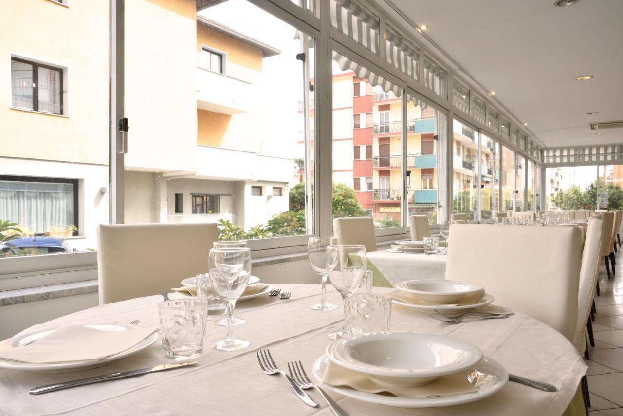 Hotel Ristorante La Marina Mhotelsgroup San Bartolomeo Al Mare Exterior photo