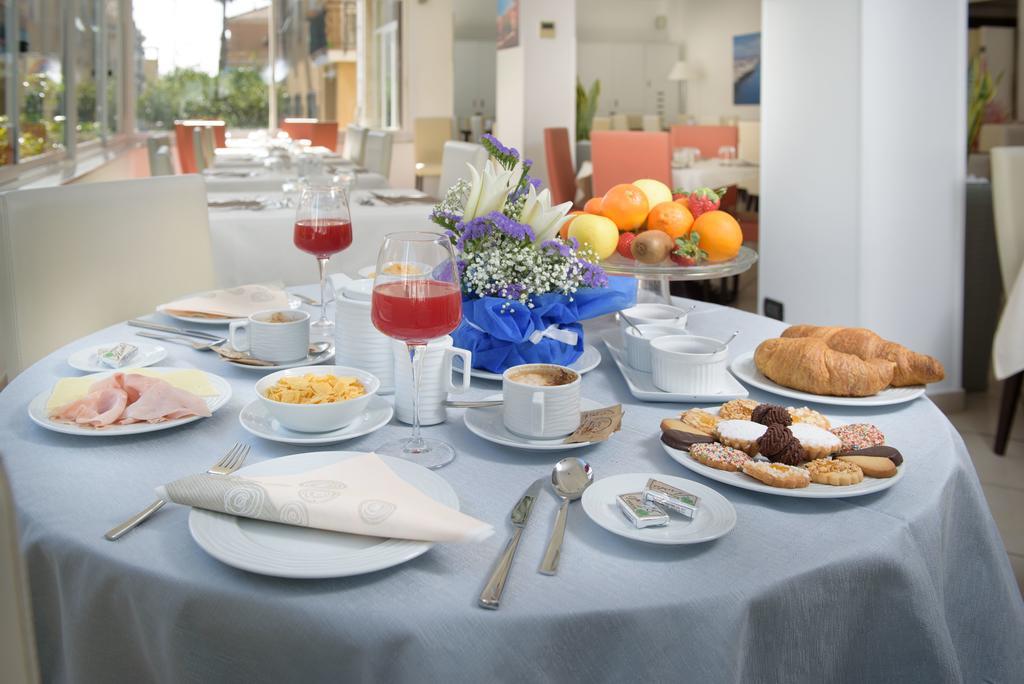 Hotel Ristorante La Marina Mhotelsgroup San Bartolomeo Al Mare Exterior photo